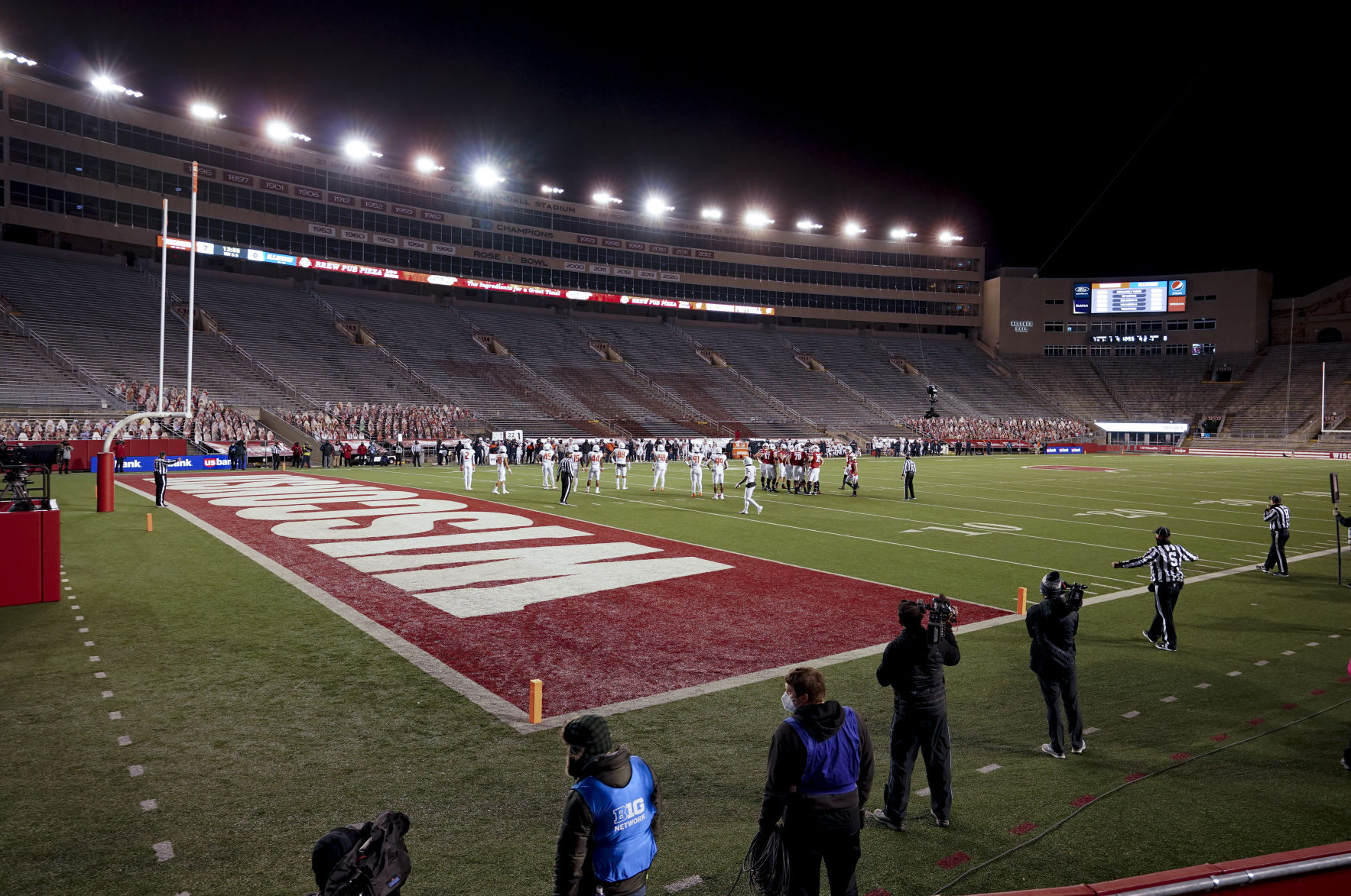 UW 45, Illinois 7